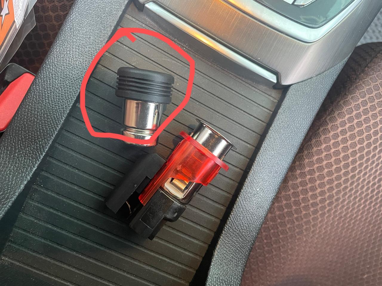标致408 2018款1.6t的不配点烟器头吗？网上买了一个也不能用，是这款车用不了嘛？