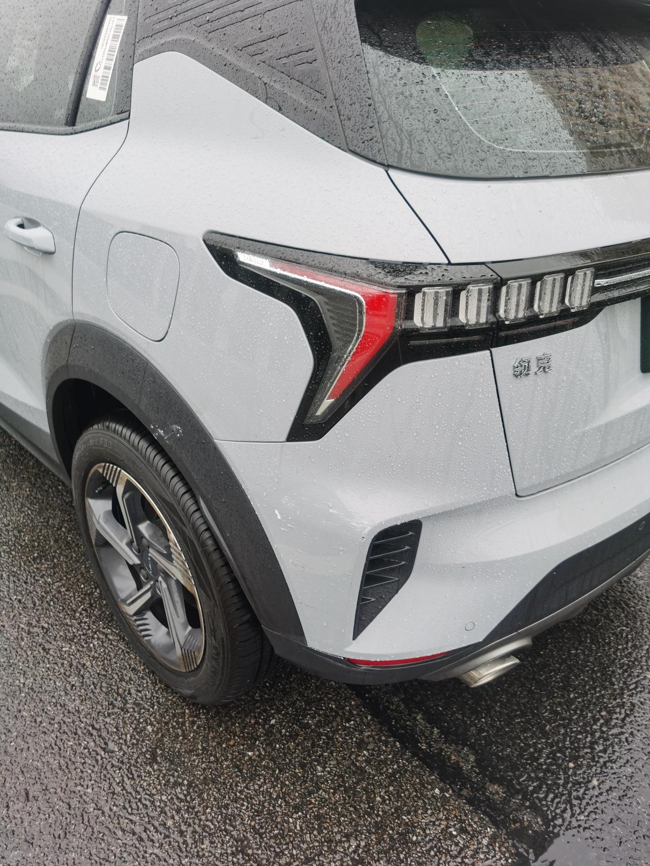 领克06 PHEV 各位，06PRO PHEV 雾霾蓝，不小心刮了点漆，想用补漆笔随便弄弄，买了两家颜色都不是特别合适，