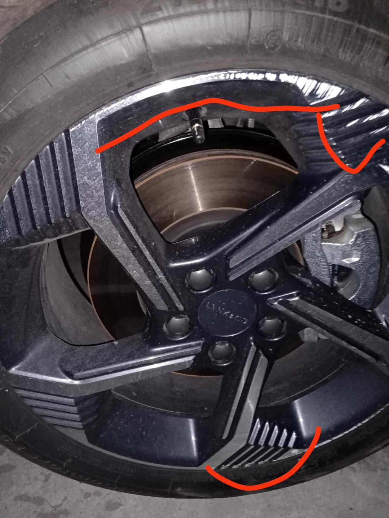领克06 PHEV 轮毂剐蹭成需要换轮毂或者修复吗