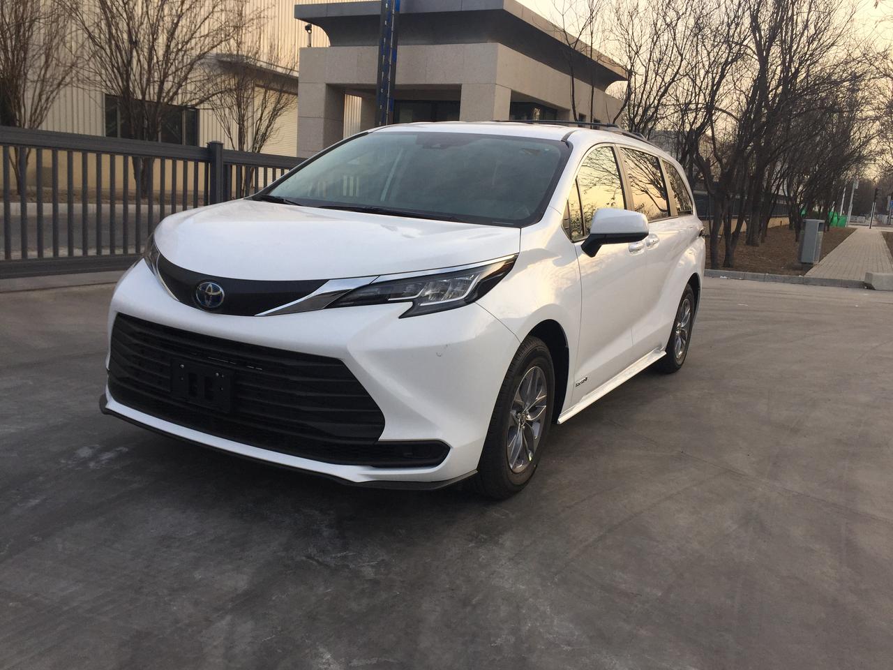 丰田Sienna 2021款全新塞纳更换了2.5L油混+TNGA架构平台 你觉得这样的组合 售价多少比较合理呢？