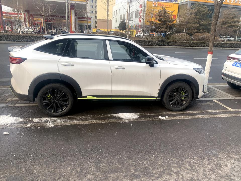 哈弗H6S 已入手 h6s 白色2.0 智跑。 落地15.81。  然后买了个5年的什么保养啥的 4000。 这个价格合