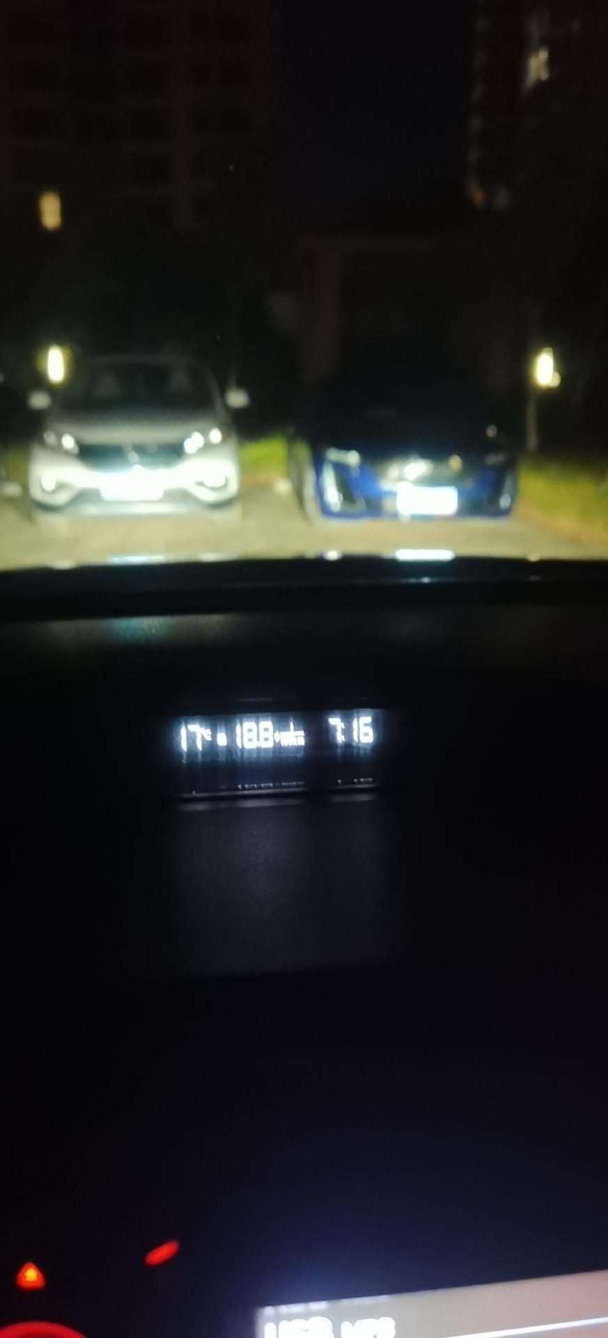 各位老铁，11款森林人2.5L，这是什么情况，出现一个侧滑灯关闭故障，去修理店修好了。侧滑灯正常可以开关。修理工送车回来