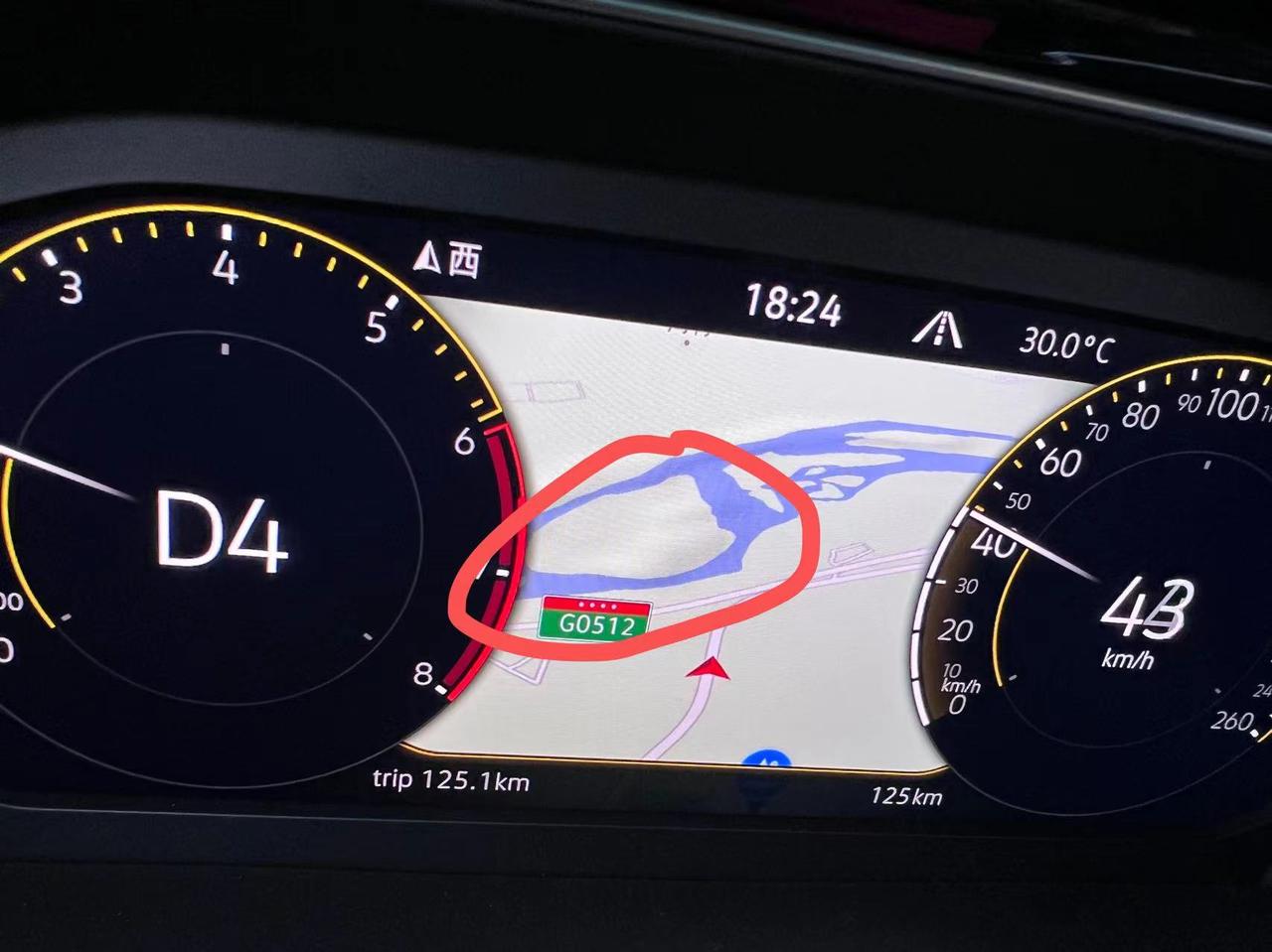 大众T-ROC探歌 才提车10天，这个黑色的阴影是怎么回事啊，出现在不同的地方，有时候有，有时候没有。大佬们遇到过这种问