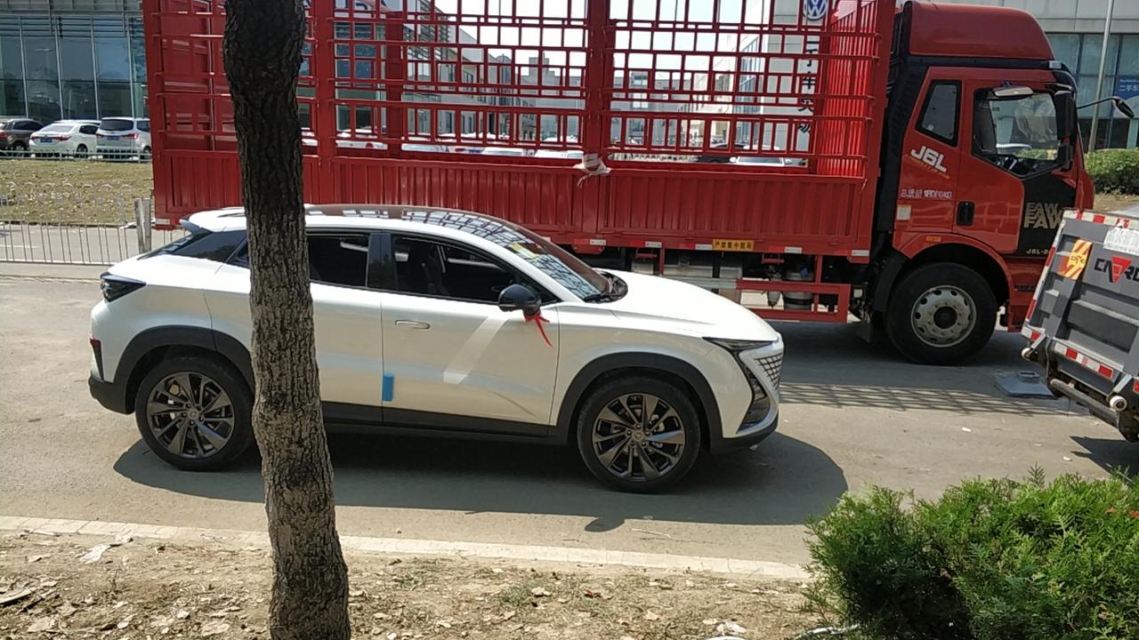 长安UNI-T 上周去4s店提了unit，购车时谈好的赠品提车时说店里没货就没给齐，后面问销售一直说没到货，拖着不给，该