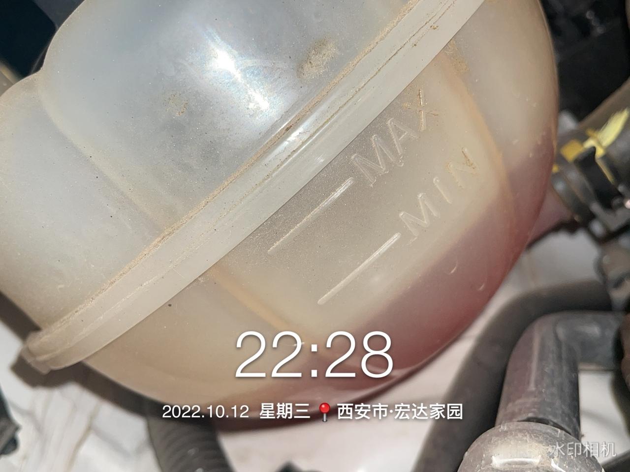 长安欧尚Z6 iDD 各位车友有没有10000公里防冻液和我少的一样多的，你们是去4s店加的还是自己加的，原厂的防冻液是