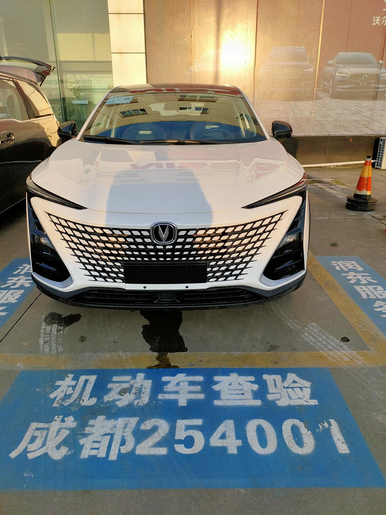 长安UNI-T unit中配是不是自带8g行车记录仪内存卡，如果每一段时间格式化一下够用的话，不用换内存卡吧，毕竟中配位