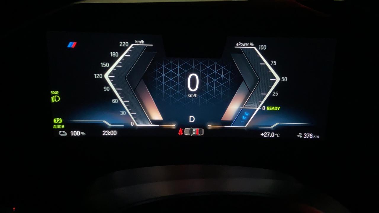 宝马i4 提车回来第一次充电，为什么公里数这么低，而且还越来越高