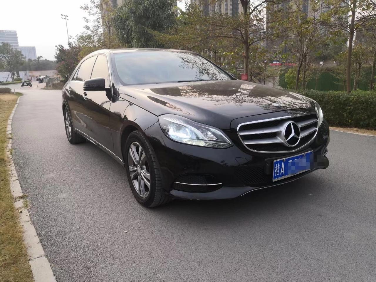 奔驰CLA 13年12月30号上牌14款奔驰E260L  1.8T运动豪华型，大标，换挡拨片，后排出风口。差不多7万公里
