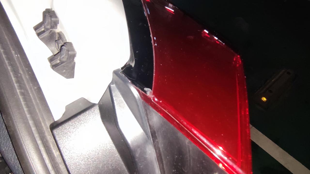 丰田奕泽IZOA 新手求解，刚买的奕泽车尾灯黑色边框就被人磕掉了一个小角，如果不处理的会不会漏水？