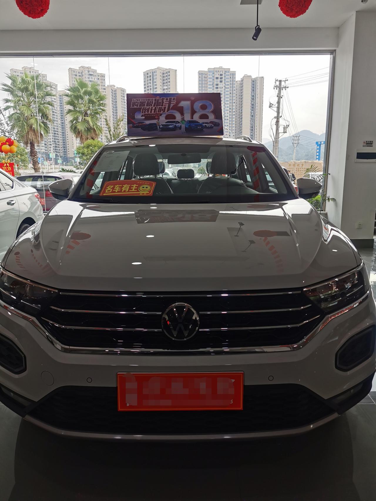 大众T-ROC探歌 探歌 两驱舒适版 落地14.7，首付7.1w贷款7.6w，电尾门无acc，送双保、车膜、脚垫、挡泥板