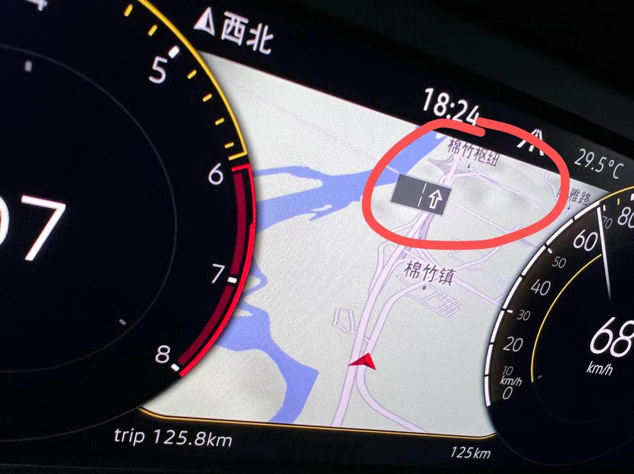 大众T-ROC探歌 才提车10天，这个黑色的阴影是怎么回事啊，出现在不同的地方，有时候有，有时候没有。大佬们遇到过这种问