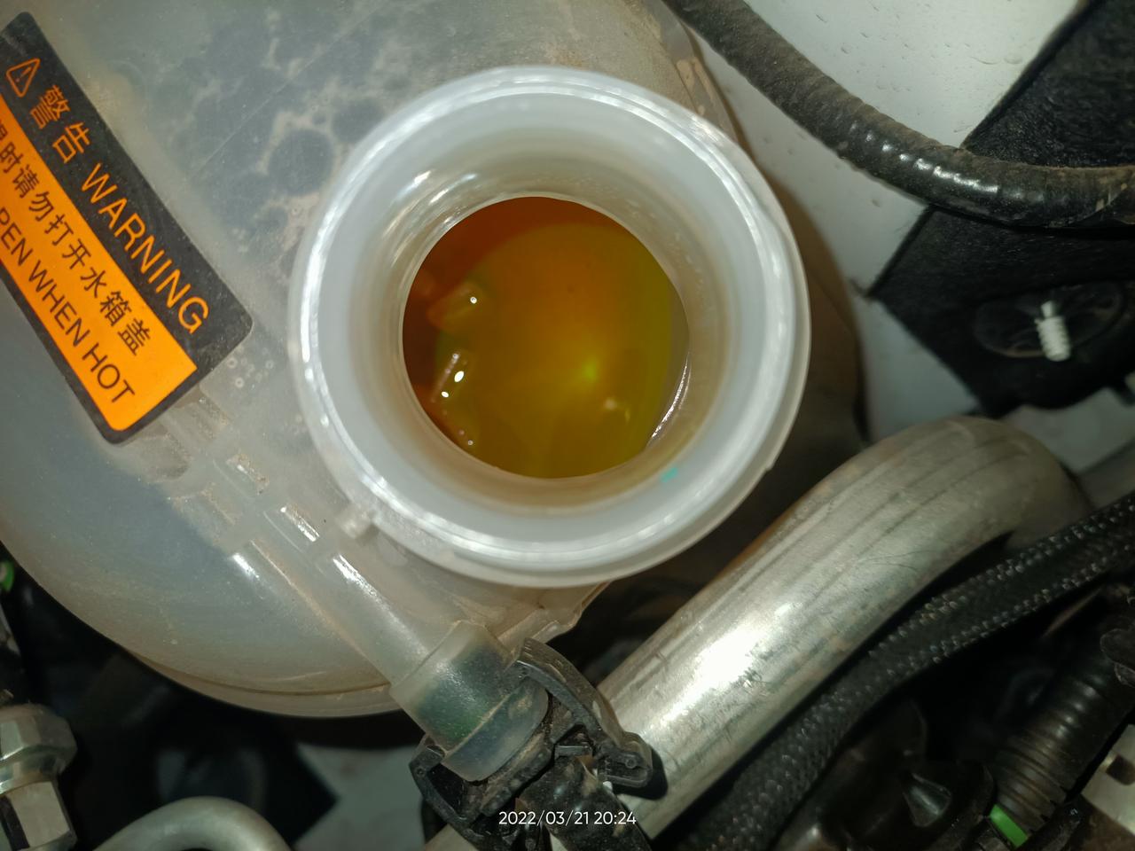 问问各位车友，奕炫GS冷冻液是什么颜色的，我的车怎么感觉是黄色的，车刚到就在最低线处，现在感觉低于最低线了，打算买一个2