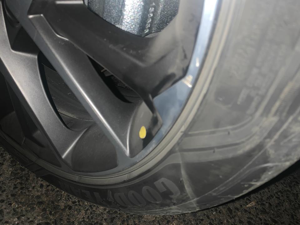 领克03 轮毂蹭马路牙子上了怎么搞一血没了