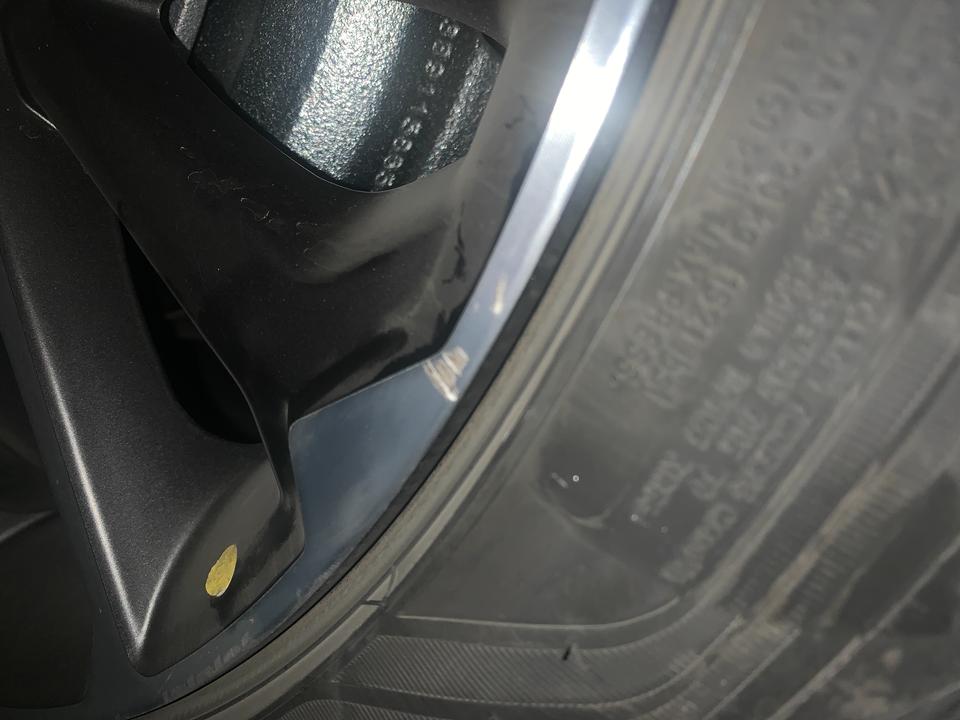 领克03 轮毂蹭马路牙子上了怎么搞一血没了