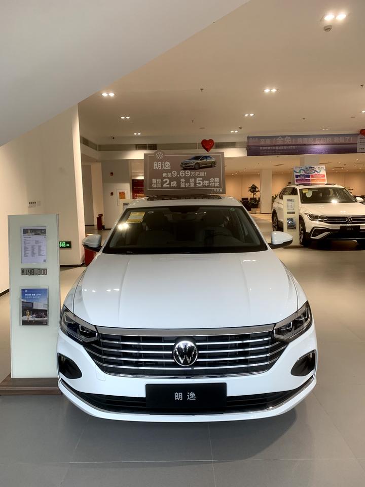 兄弟们，坐标广州，今天去店里谈了一下，2023款朗逸，六月23号上市，现在预售开盲盒，给到了2w的优惠，1.5L发动机配