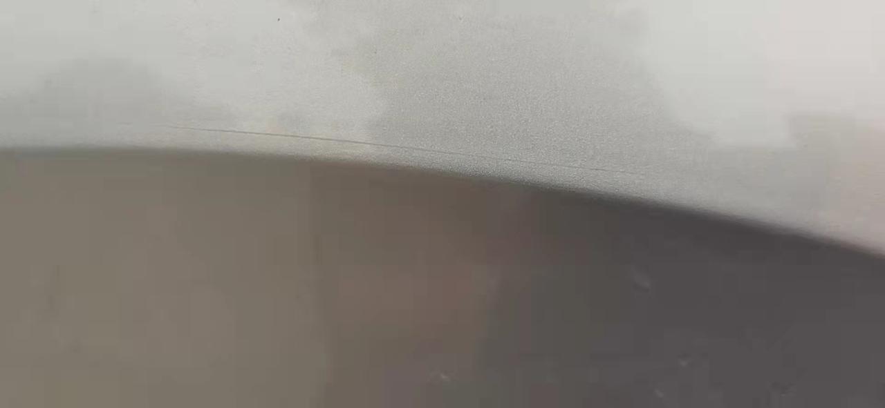 大众朗逸 车子停在路上，结果第二天才知道被划了一下，想问一下我需不需要抛光，又怕对车漆不好，