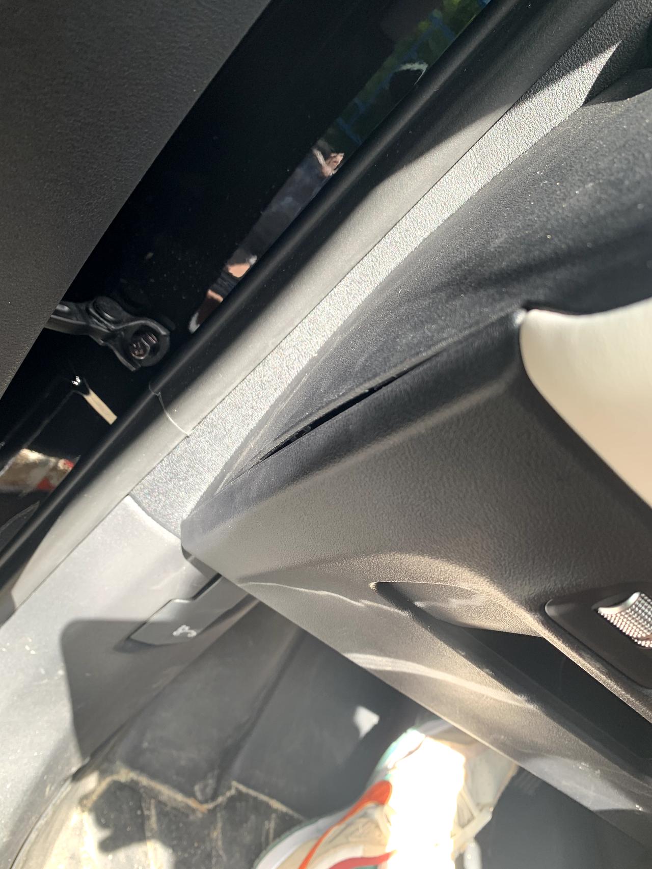 吉利星越L 还有其他人也是这样吗  没有撞过,爆开了