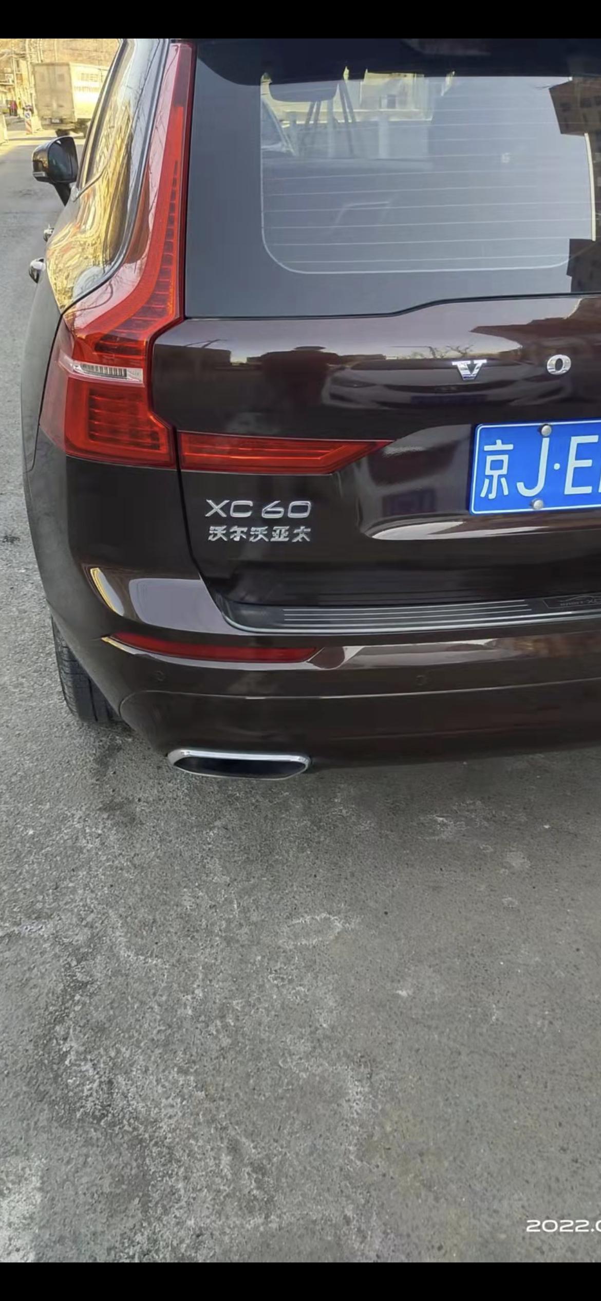 沃尔沃XC60 剐了一点要我两千六  感觉被讹了 各位车主们看看这一点到底需要多钱 谢谢了