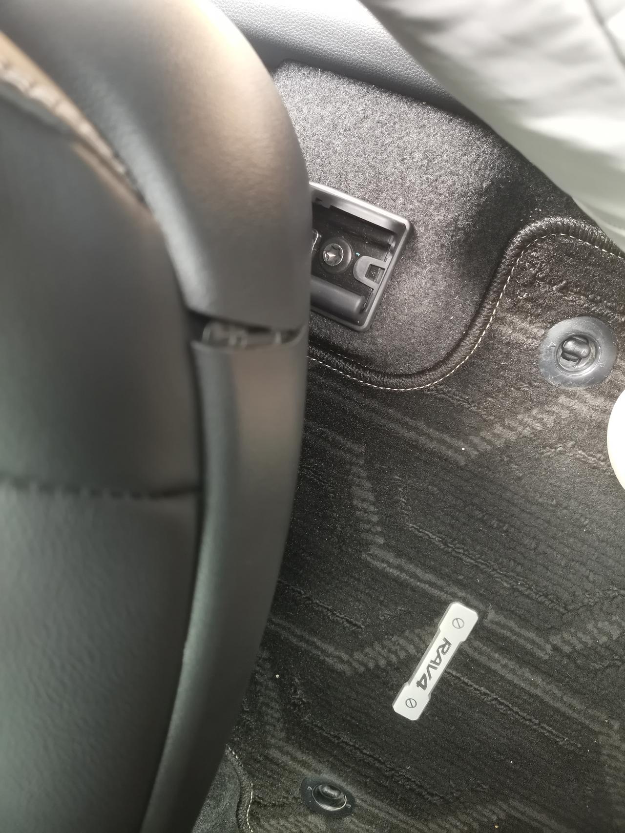 丰田RAV4荣放 大家主驾驶椅子有开裂吗？