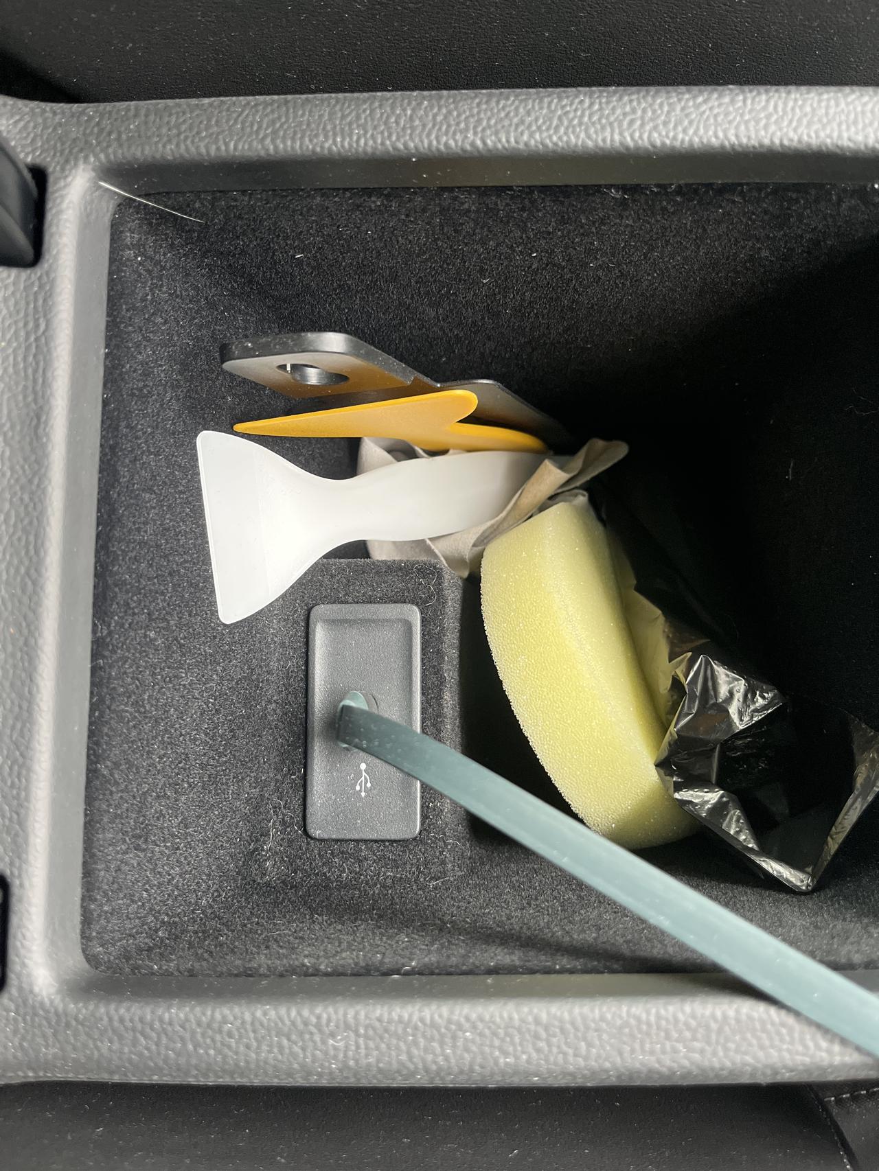 大众CC 请问这两个typeC口的功率分别是多少？扶手箱的这个是数据传输的标签，中控的没有标签提示之所以问这个是因为我电