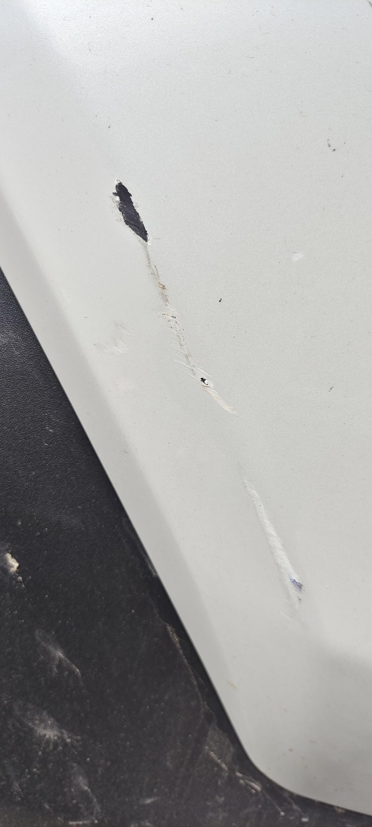 丰田RAV4荣放 蹭了一点漆，被我喷成了这样，有没有解决办法？