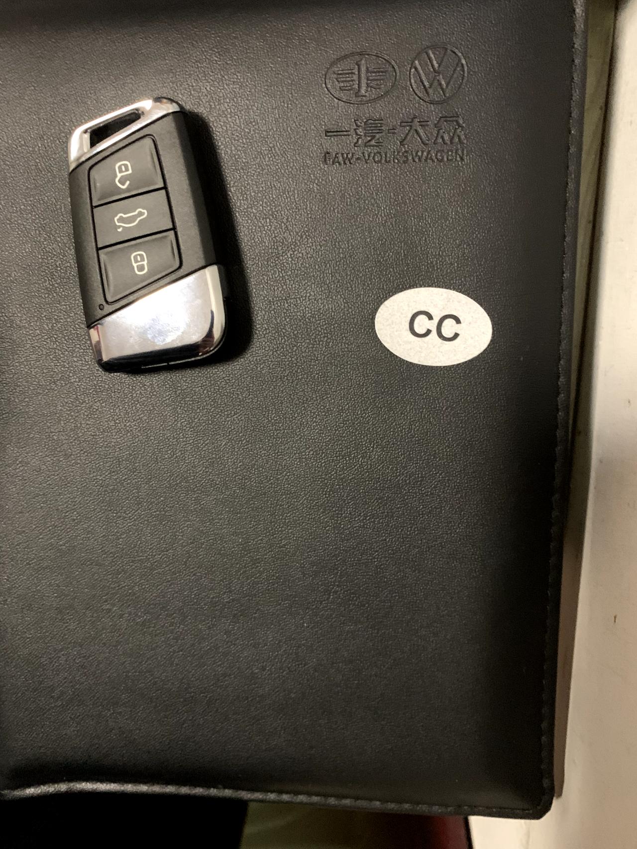 大众CC 21年，副驾化妆镜的灯异响，有老哥解决了吗？还有，车机用carpaly偶尔几天死机一次……都是怎么解决的？