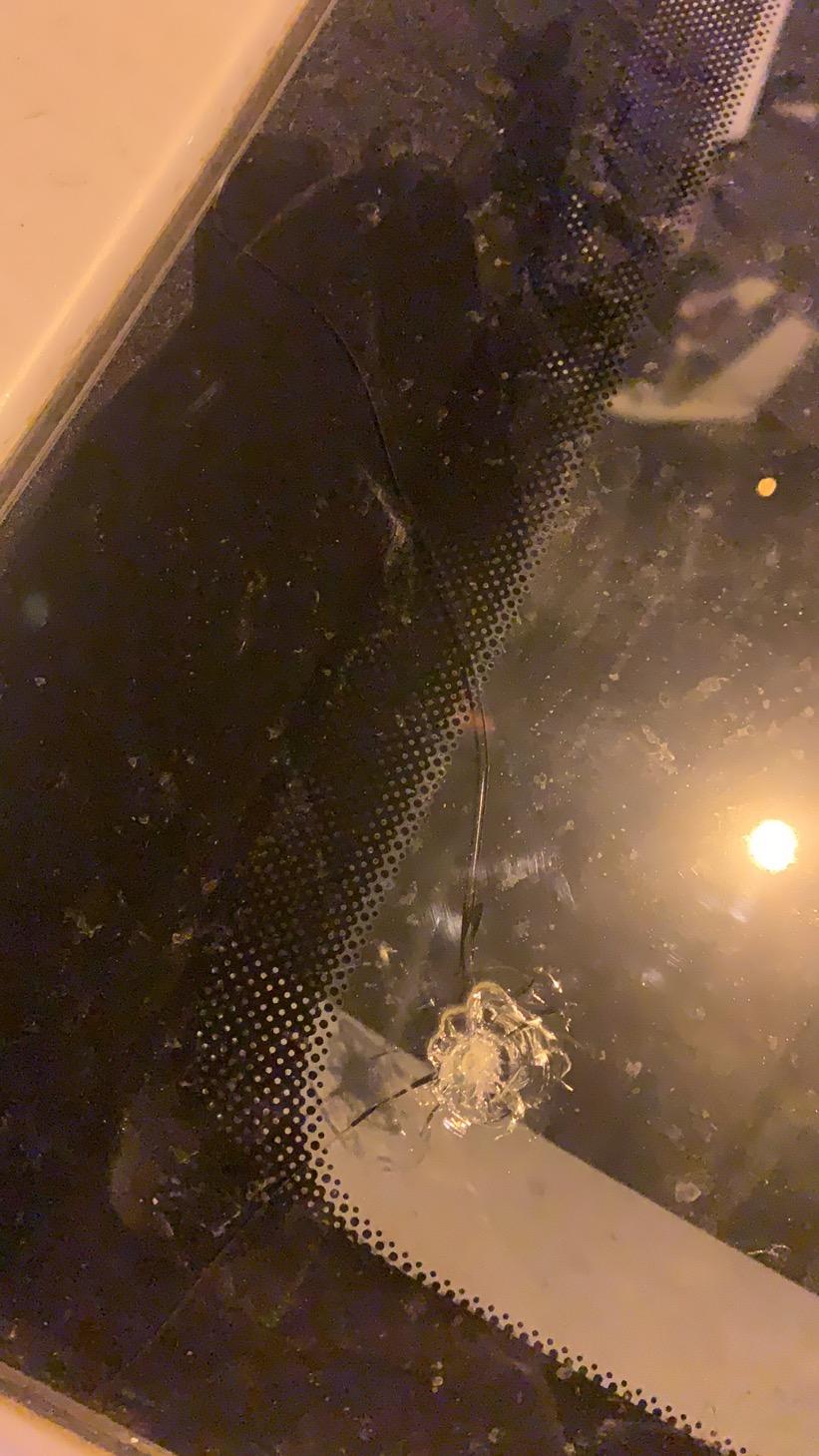 马自达3 昂克赛拉 停路边车位里  不知道被哪个搞的  这种能修复吗？各位大神，质雅版本的 换的话多少钱？谢谢