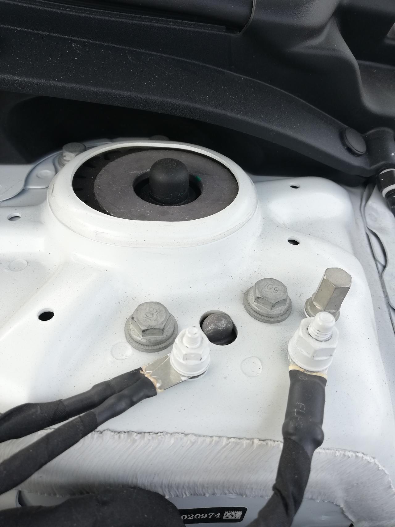 雪佛兰迈锐宝XL 那天提新车(深圳)，有两个问题！你们来说说！是否有大问题？价格1.3T 锐动版  优惠5.7w  落地