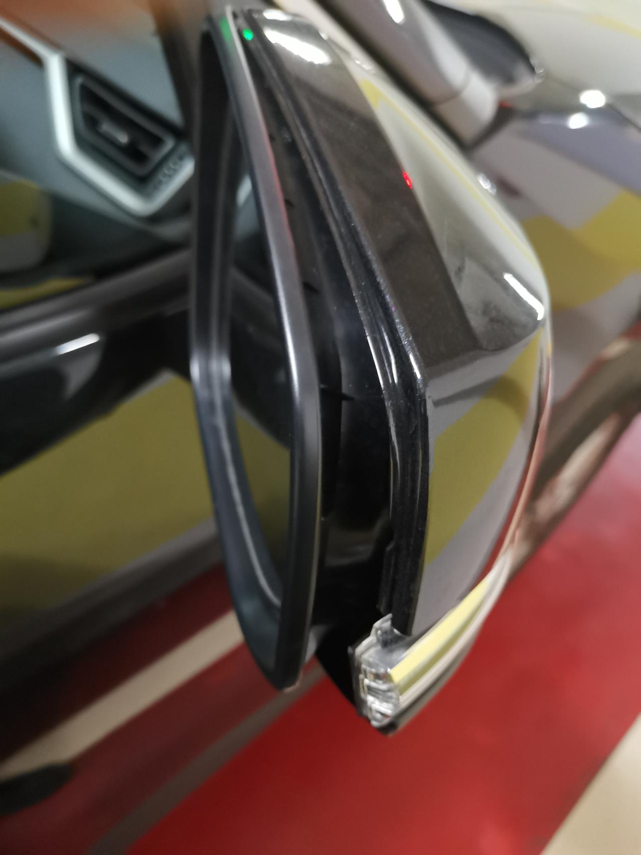 丰田RAV4荣放 麻烦问问车友们，这样的维修贵嘛？需要整体更换嘛？感谢各位车友不吝赐教，支个招目前试了下功能都全部正常