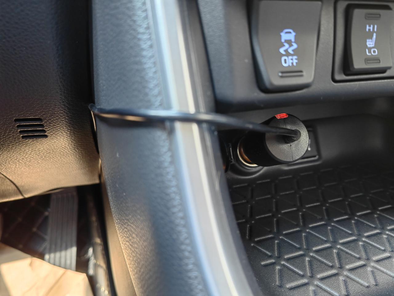 丰田RAV4荣放 新提的车，不懂就问，一来就是这样的，这是干啥用的？