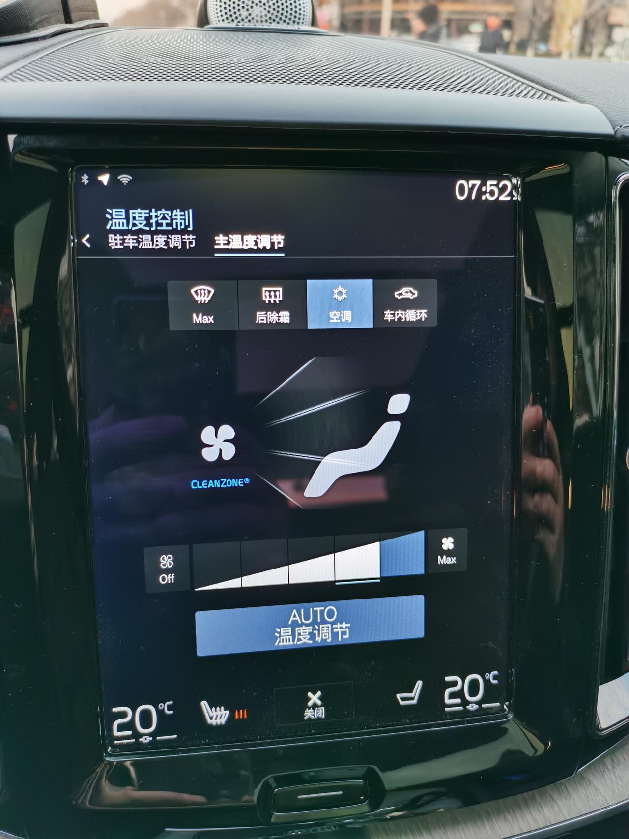 沃尔沃XC60 为毛冬季空调打开ATOU，上面  “空调”就打开（应该是代表压缩机吧），冬天空调不是靠水箱的温度提温么？