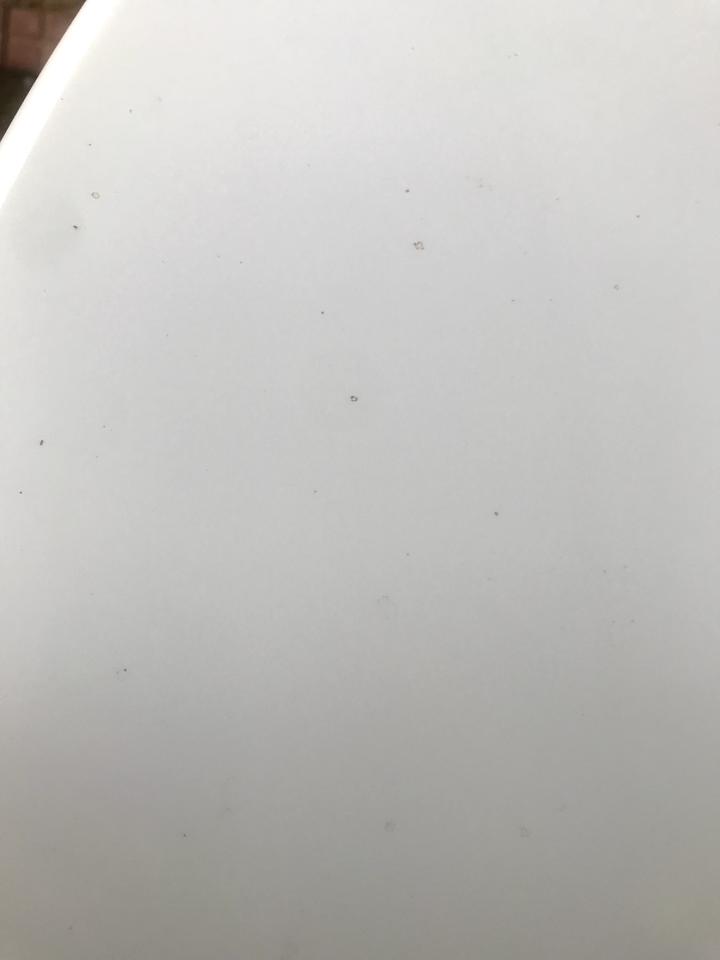 马自达3 昂克赛拉 你们的新车会不会无缘无故的有小黄点小黑点，正常洗车洗不掉，没停树下不是树枝，有没有知道怎么解决的