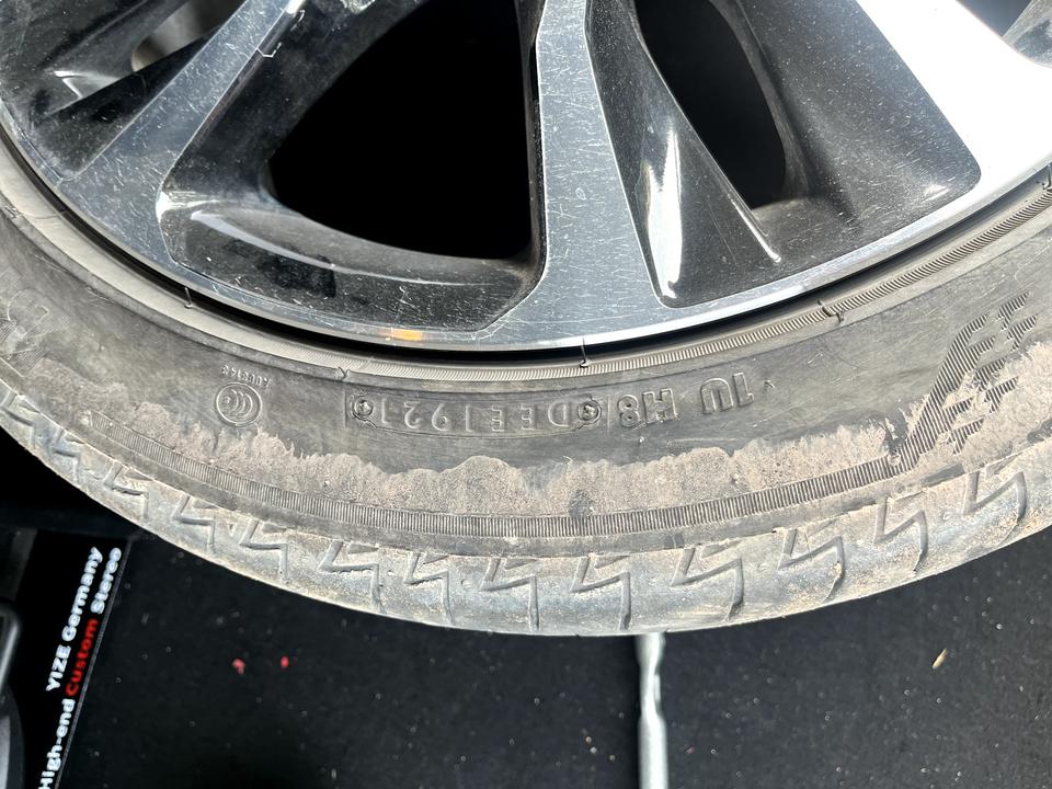 丰田雷凌21新款轮胎是什么品牌的？