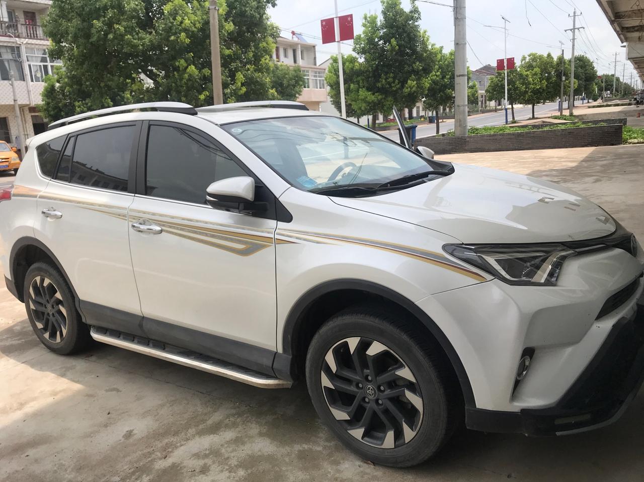 丰田RAV4荣放 17年16款2.5四驱的荣放现在到底能卖多少钱？跑了两万多公里，除了前杠补点漆，其他没动过，白色的，用