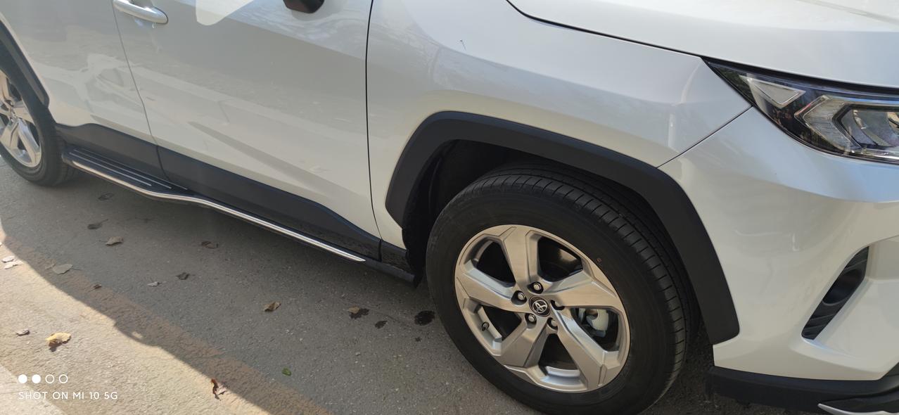 丰田RAV4荣放 求助各位 这种侧踏板要适配挡泥板哪有卖的 淘宝和PDD找了好几家都不行 前窄后宽的