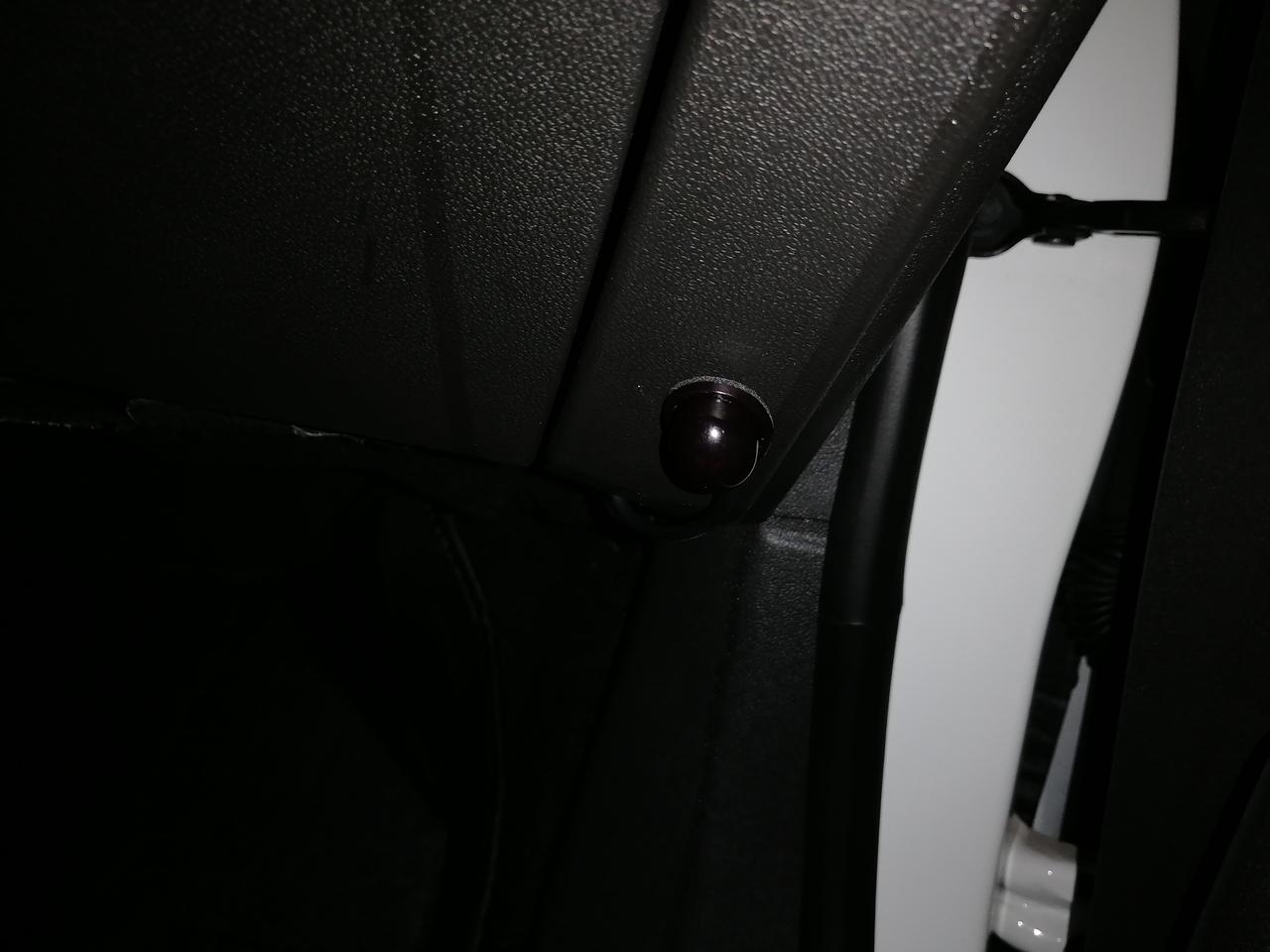 雪佛兰迈锐宝XL 有没有车友知道这是个什么东西？早上的时候掉下来了   我给粘到这了？