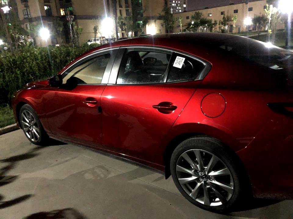 马自达3 昂克赛拉 Carplay我手机插上线以后，手机设置里面说长按车里的语音键，我按了一分钟也没出来我的车啊，根本连