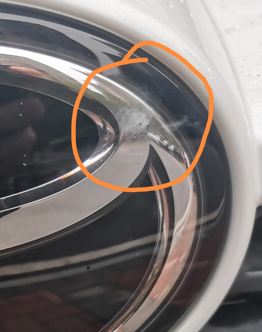 丰田RAV4荣放 没碰没有擦，跟个白内障一样的东西，有碍观瞻。有一样的吗？