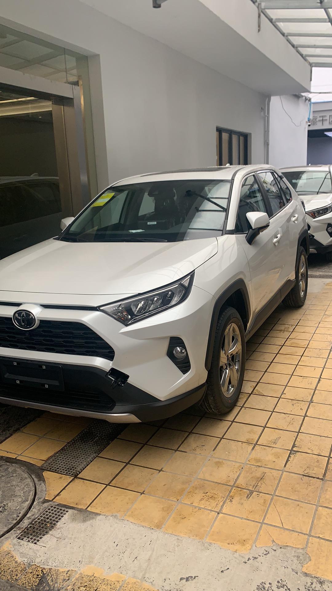 我的RAV4荣放pS上了80码以上，跑直线，方向盘会慢慢偏右，你们的会吗?