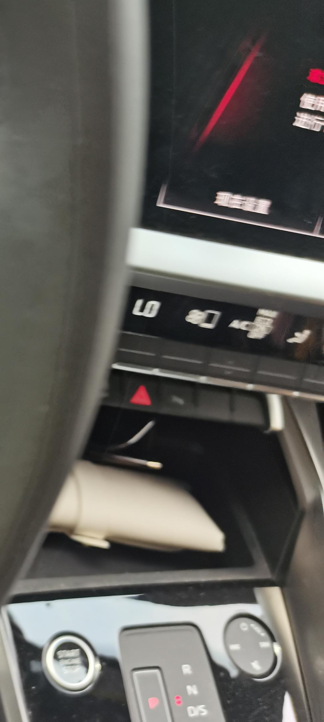 奥迪A3 空调变成了Lo了。怎么调回正常温度？