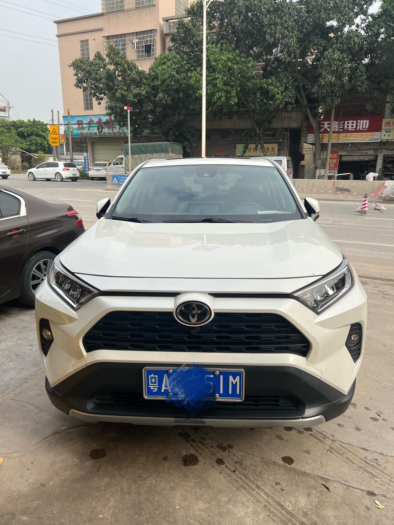 丰田RAV4荣放 后尾门有异响,右前门又异响,中控又异响,到处都响,比比阿特兹还想,受不了啦有啥好解决办法