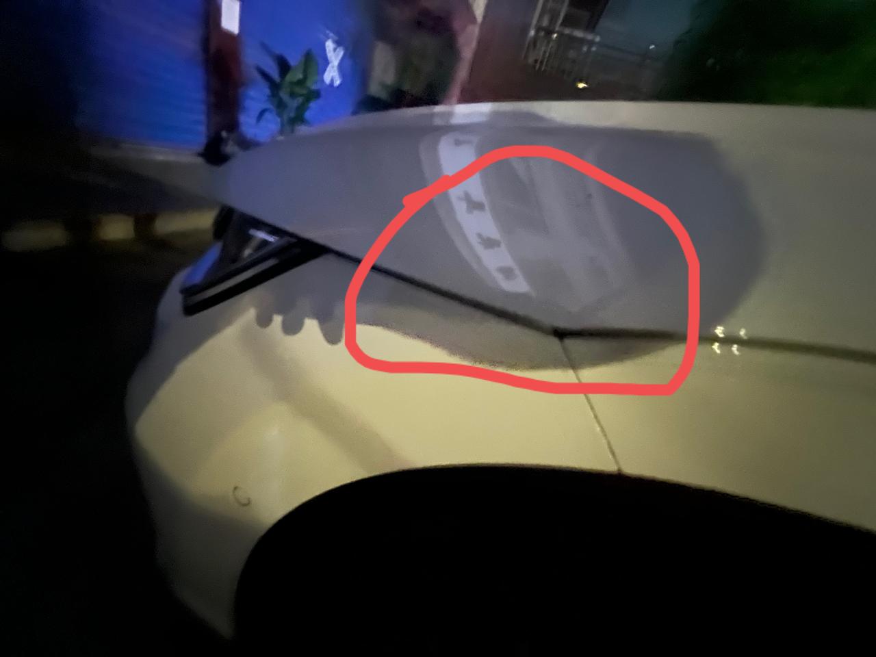 大众CC 为啥我的大灯2边上面那个缝隙不是一样大，主驾驶这边的要高点，你们的有这种情况嘛