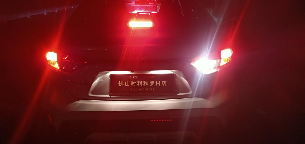 雷凌运动版，1.2T新款倒车的话 后面是不是只有一边灯亮