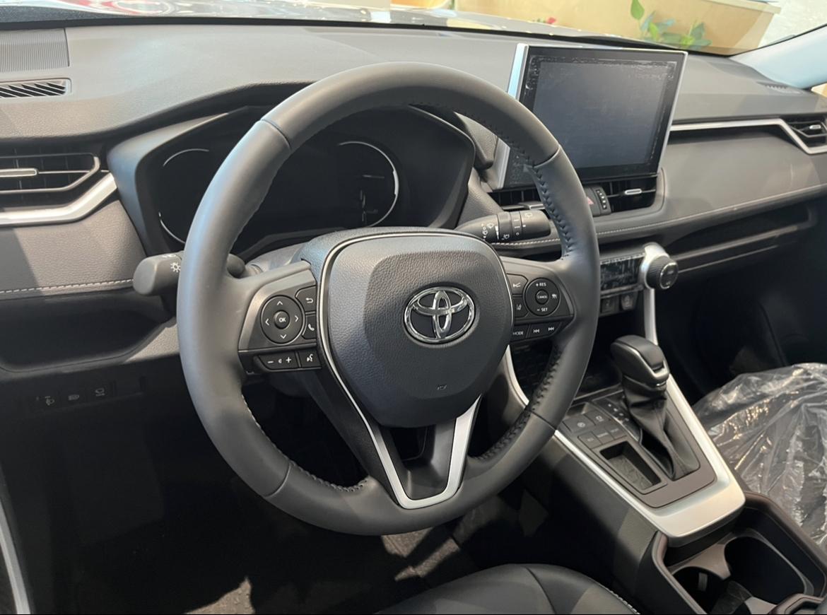 丰田RAV4荣放 坐标上海，看中了荣放风尚plus版，请问多少价位能拿下来比较划算，有没有交流群啥的拉我，求大佬指点