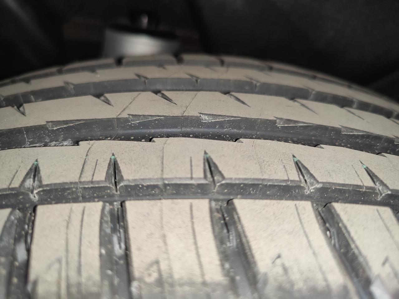 沃尔沃XC60 车友们，我这个2022款XC60新车遇到的问题如下，想请大家帮忙解答一下：1.提车的时候显示故障码如图所