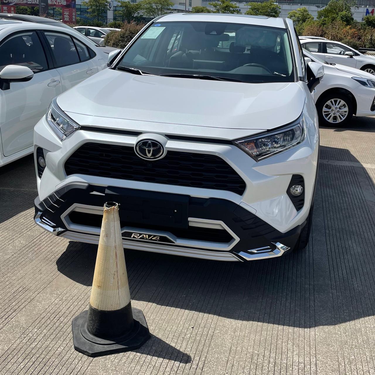 丰田RAV4荣放 荣放2022款2.0L风尚版，分期落地19.6个珍珠白，带皮座椅，前后保险杠，左右踏板，5年机油，发动