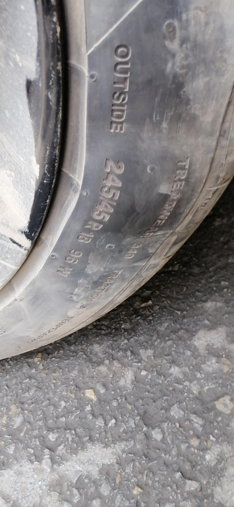 雪佛兰迈锐宝XL 兄弟们新车 才跑了4000多公里 轮胎就成这样了 去找四儿子能索赔吗？