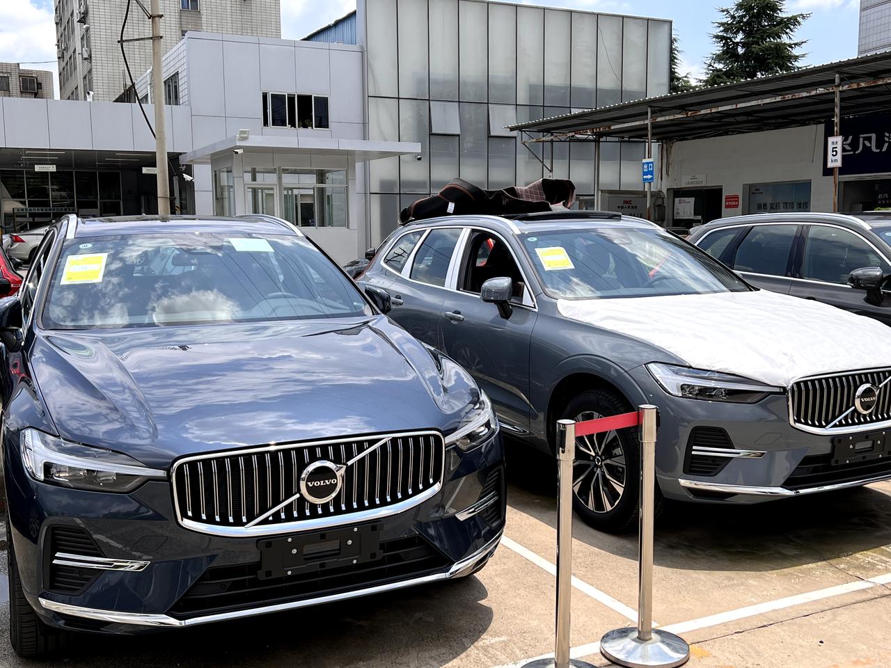 沃尔沃XC60 趁年内购置税减半打算入手心心念念的XC60人在昆明，23致远豪华报价落地是361900，送龙膜和全车36