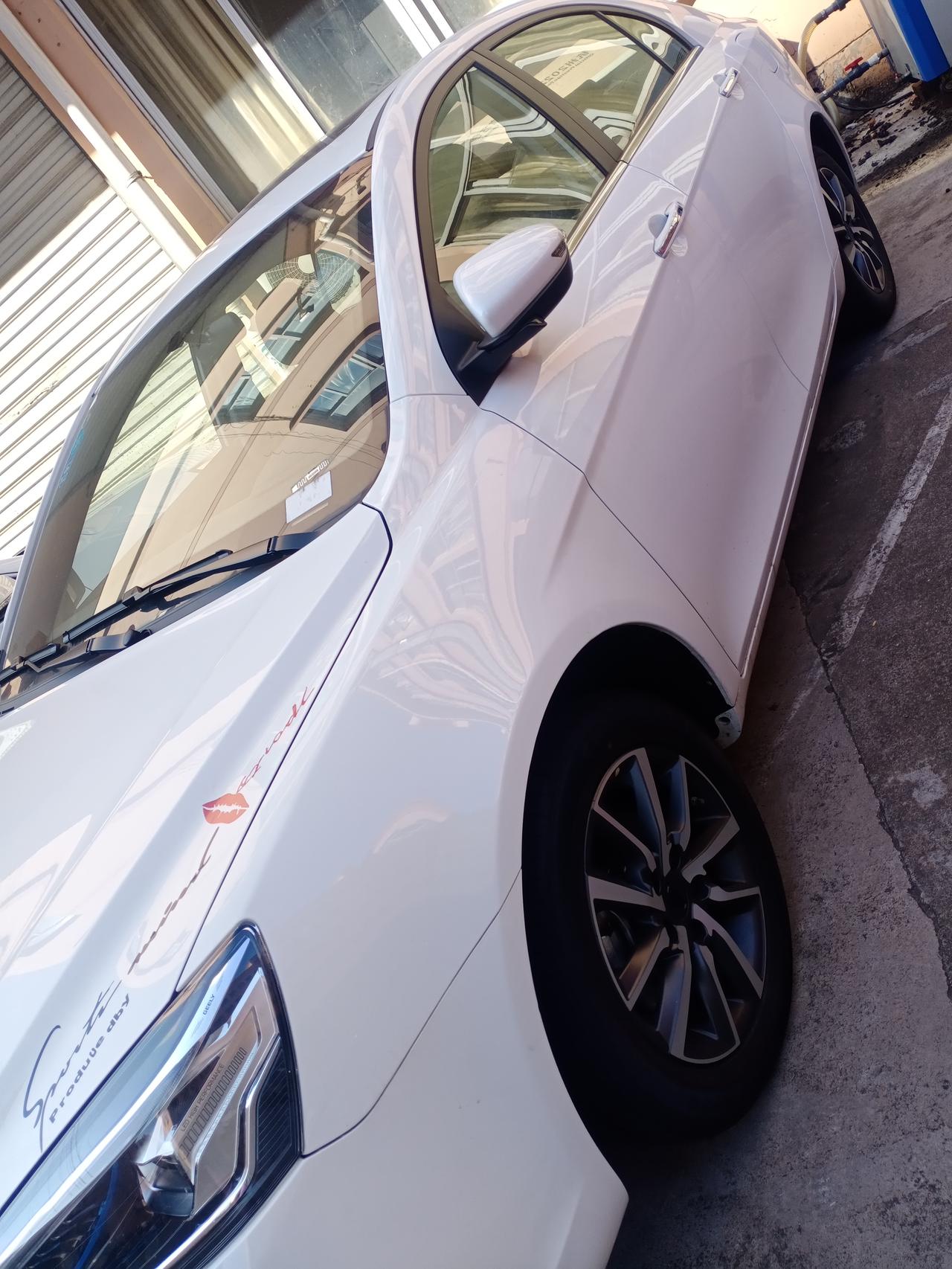 2020款吉利帝豪  1.5  cvt自动向上互联版  91,800的那款  优惠16,000 裸车76,800  剩下
