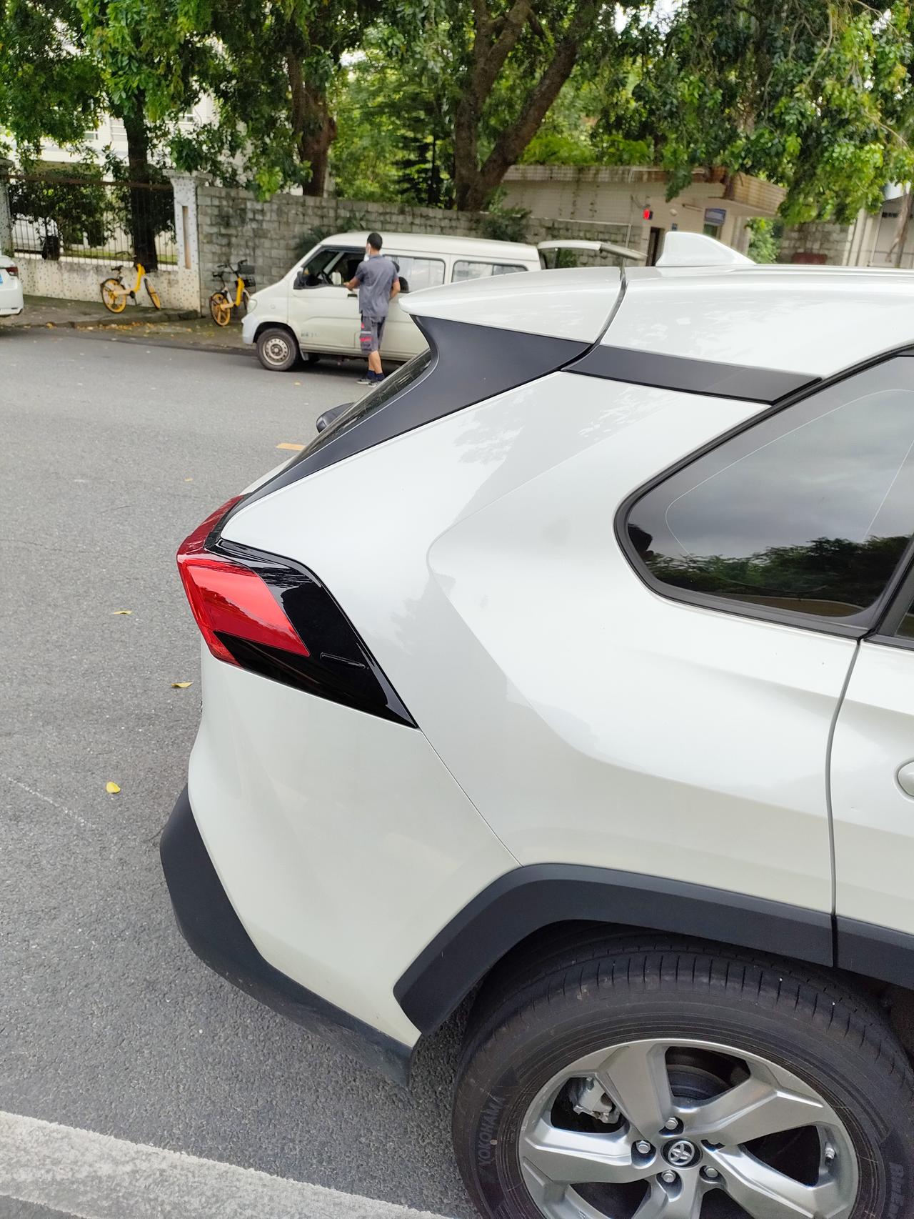 丰田RAV4荣放 保险杠色差太厉害了